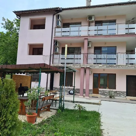 Penchevi Guest house *